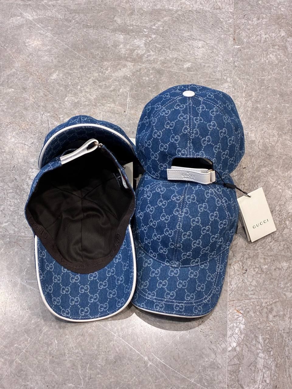 CASQUETTE / BONNET / ÉCHARPE