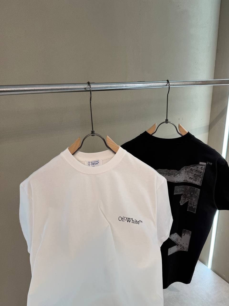T-SHIRT OFF WHITE
