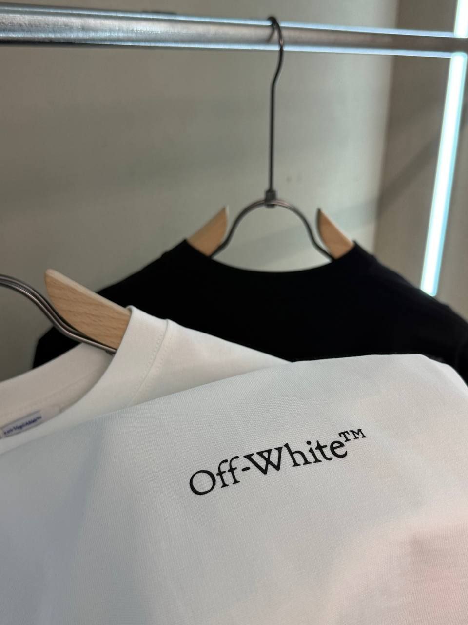 T-SHIRT OFF WHITE