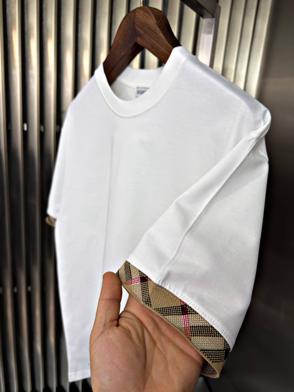 T-SHIRT BURBERRY  -Premium Quality