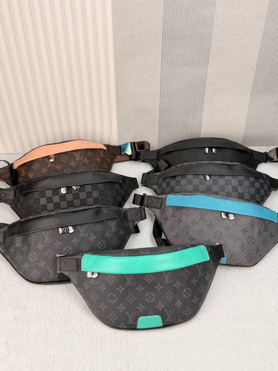 BANANE LOUIS VUITTON DISCOVERY BUMBAG PM