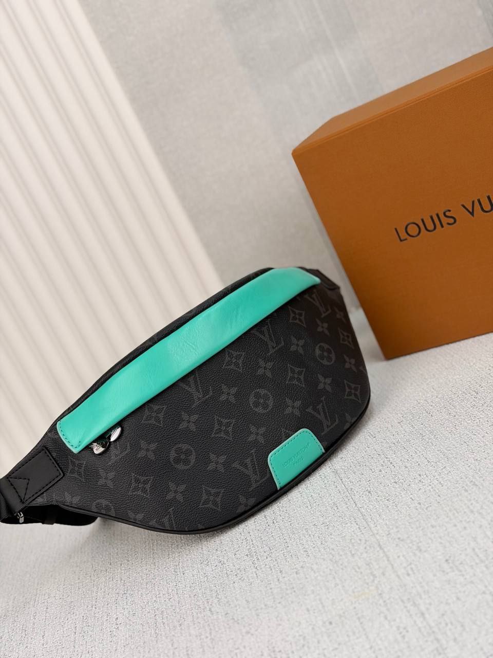BANANE LOUIS VUITTON DISCOVERY BUMBAG PM