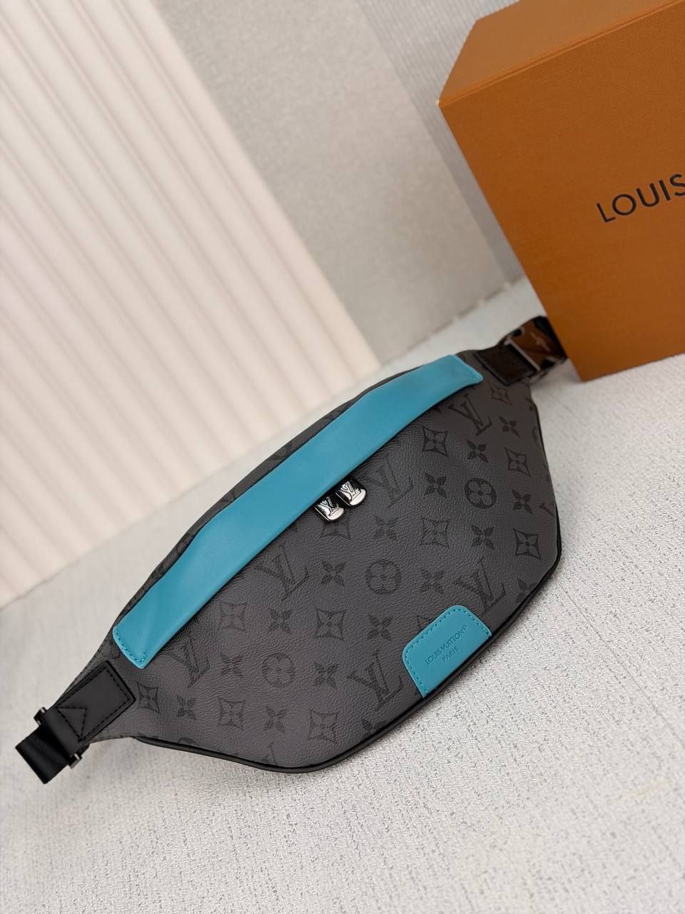 BANANE LOUIS VUITTON DISCOVERY BUMBAG PM
