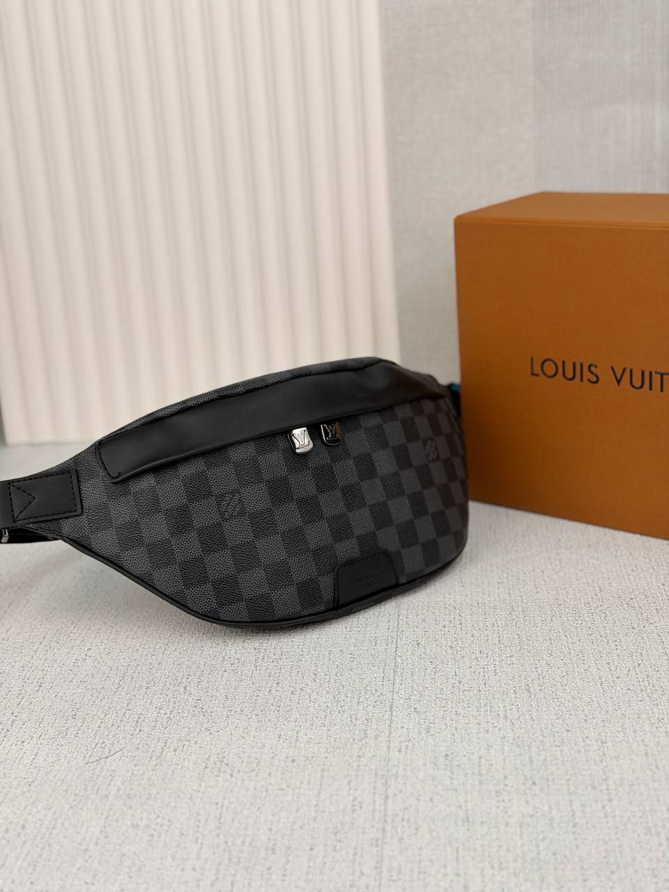 BANANE LOUIS VUITTON DISCOVERY BUMBAG PM