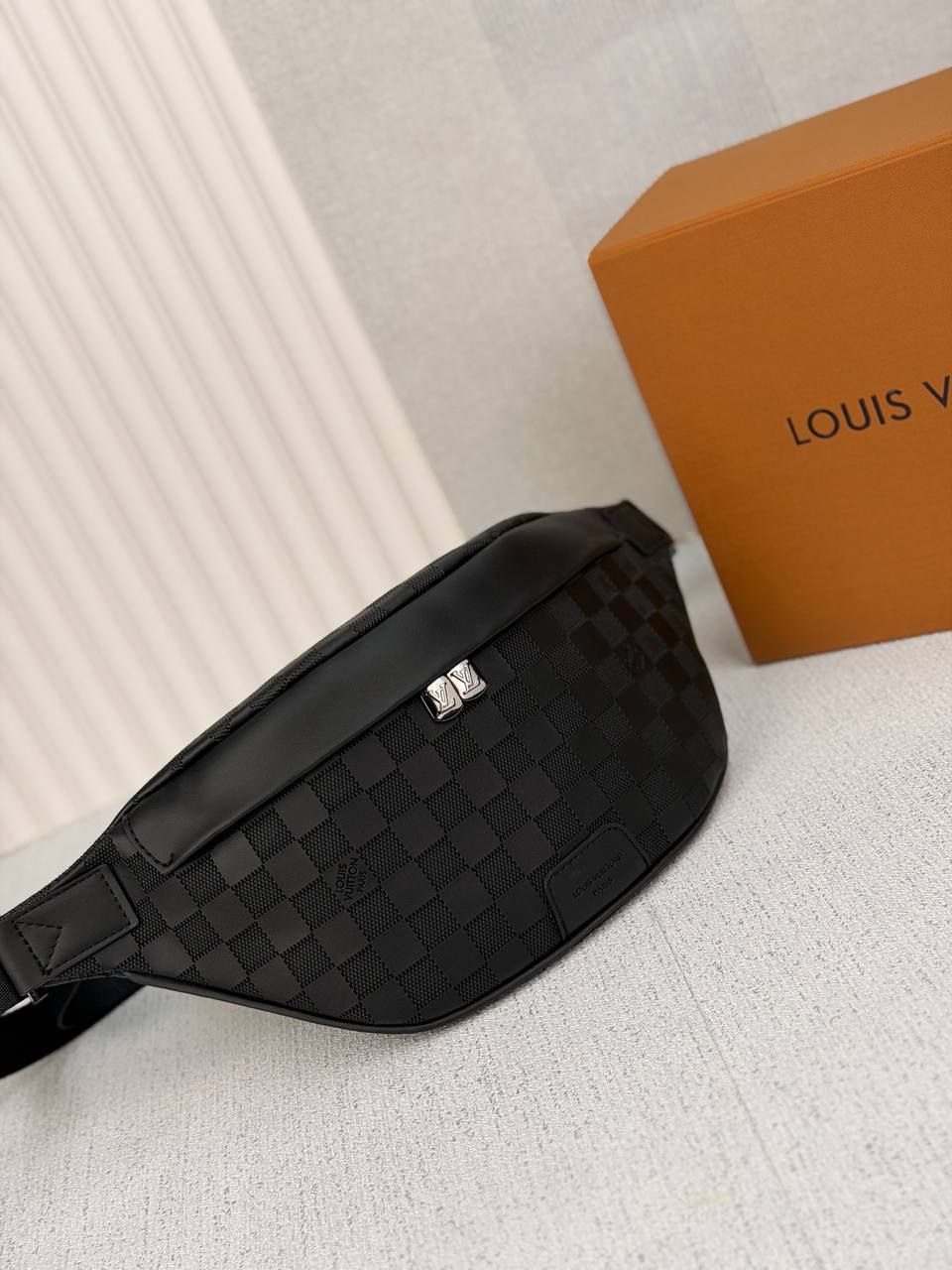 BANANE LOUIS VUITTON DISCOVERY BUMBAG PM