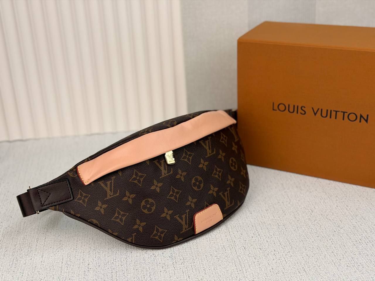 BANANE LOUIS VUITTON DISCOVERY BUMBAG PM