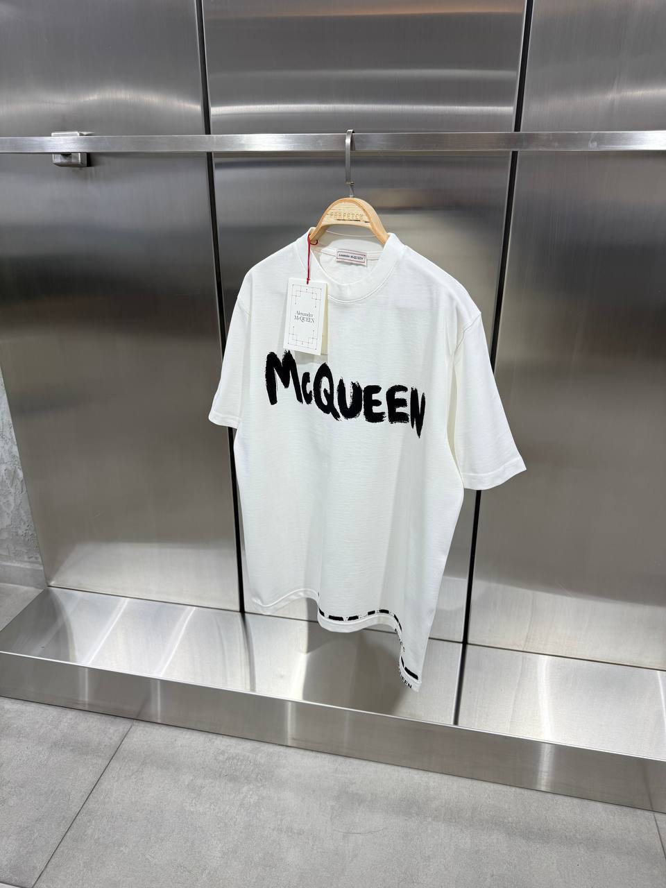 T-shirt Mcqnn